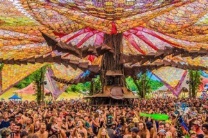 Ozora festival, na którym grana jest muzyka psybient.